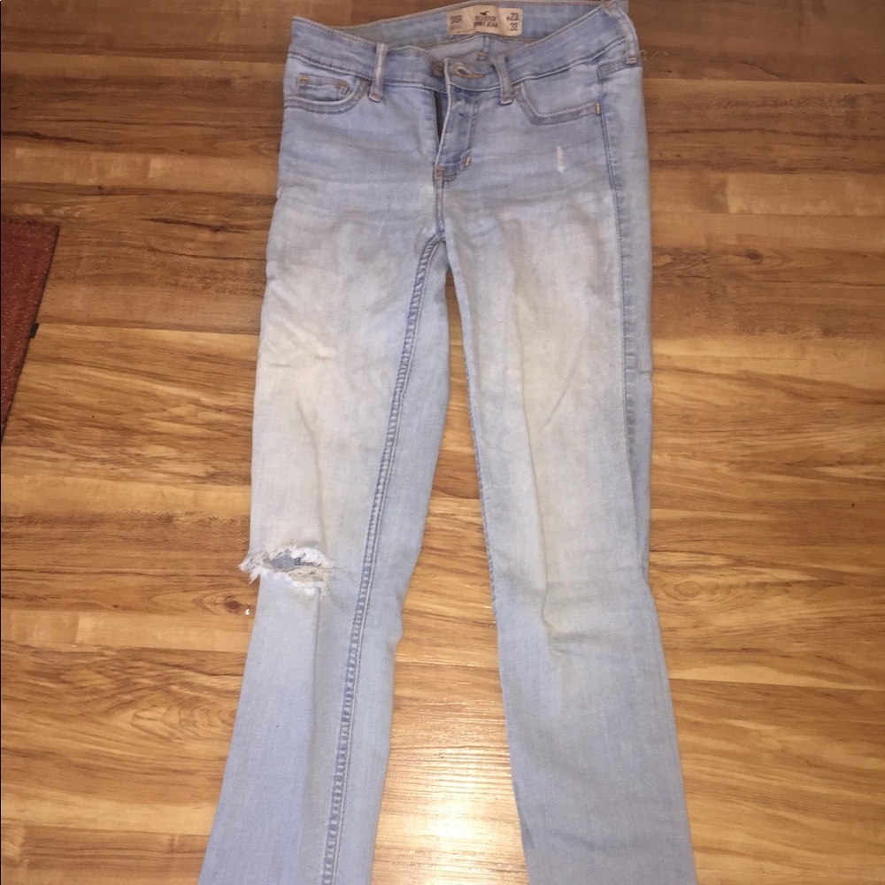 hollister jeans with one rip(girls)